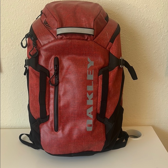 Oakley Voyage Red and Black Backpack - Picture 1 of 4